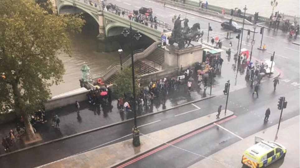 Συναγερμός στο Λονδίνο! Ύποπτο αντικείμενο έξω από το βρετανικό κοινοβούλιο